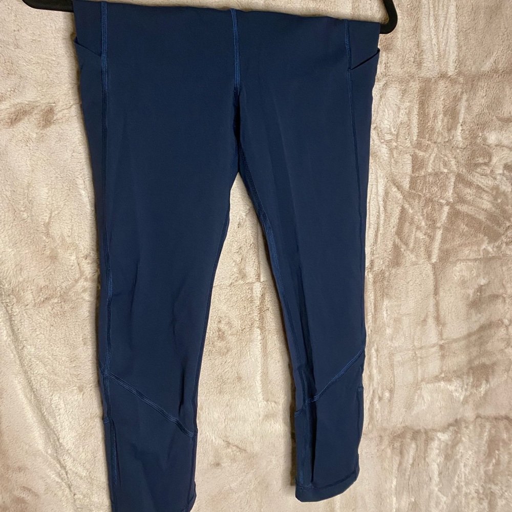 Lululemon Pace Rival crop 22” yoga leggings size 6 workout EUC navy